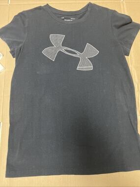 Womens Under Armour Black Shirt. Size M